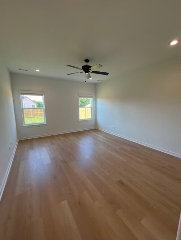 Building Photo - 5837 Lavender Ave