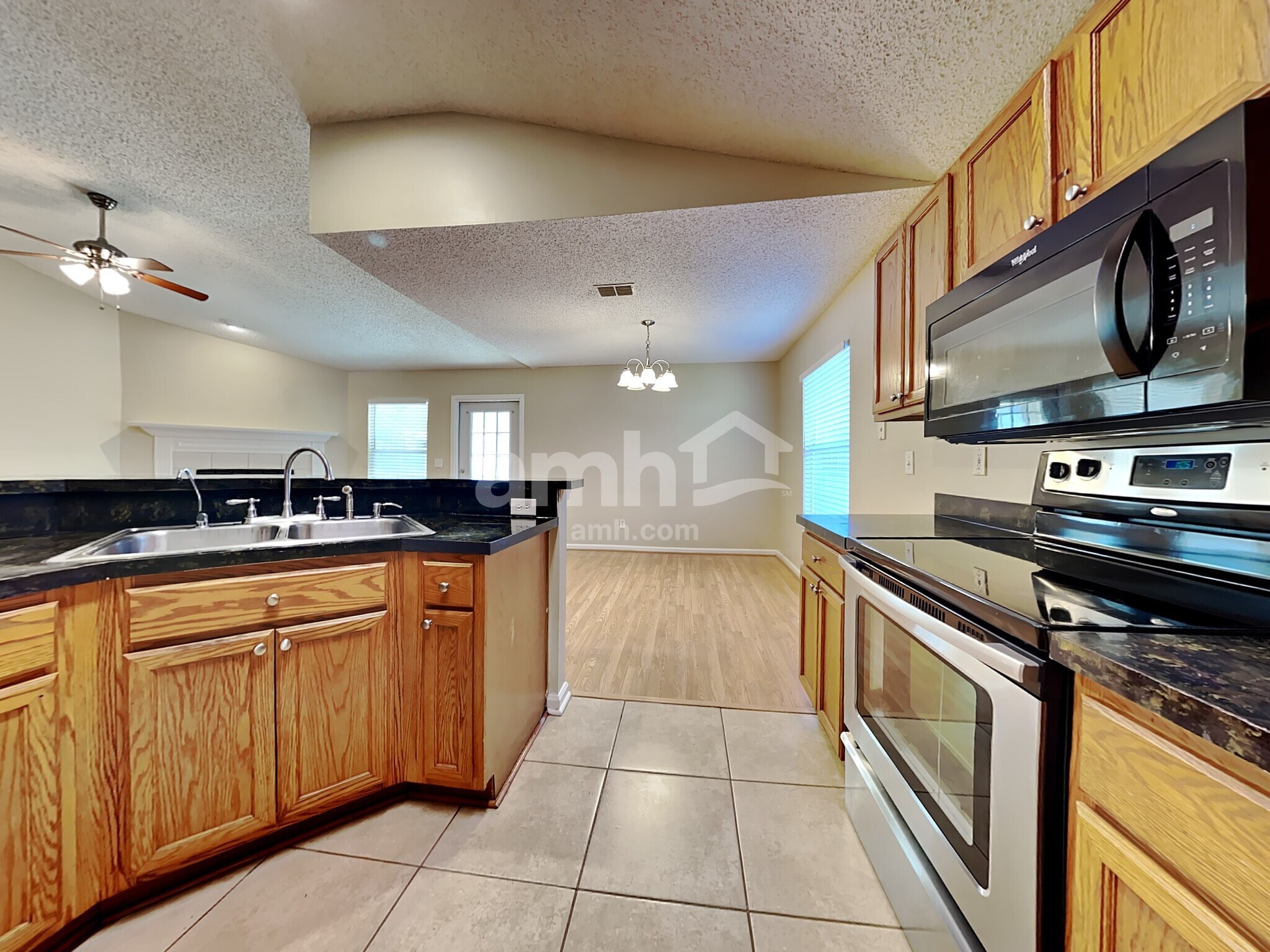 Building Photo - 4523 Deer Valley Dr