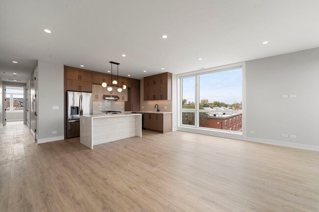 Building Photo - 2351 W Flournoy St