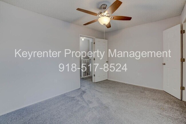 Building Photo - Beautiful 3 Bedroom, 2.5 Bath Condo in Canterbury!
