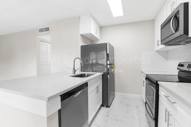 Building Photo - 712 Meadows Cir