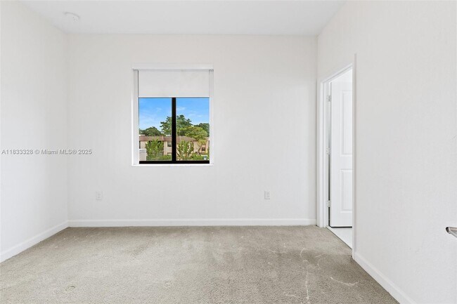 Building Photo - 965 NE 211th St