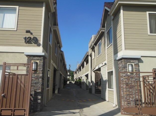 Building Photo - 125-129 S California St