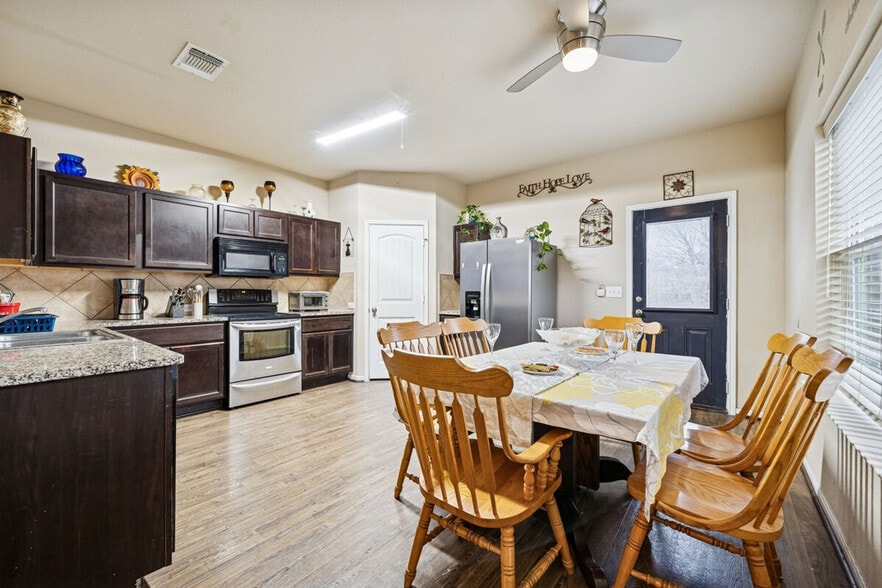 Building Photo - 3204 Ortman Dr