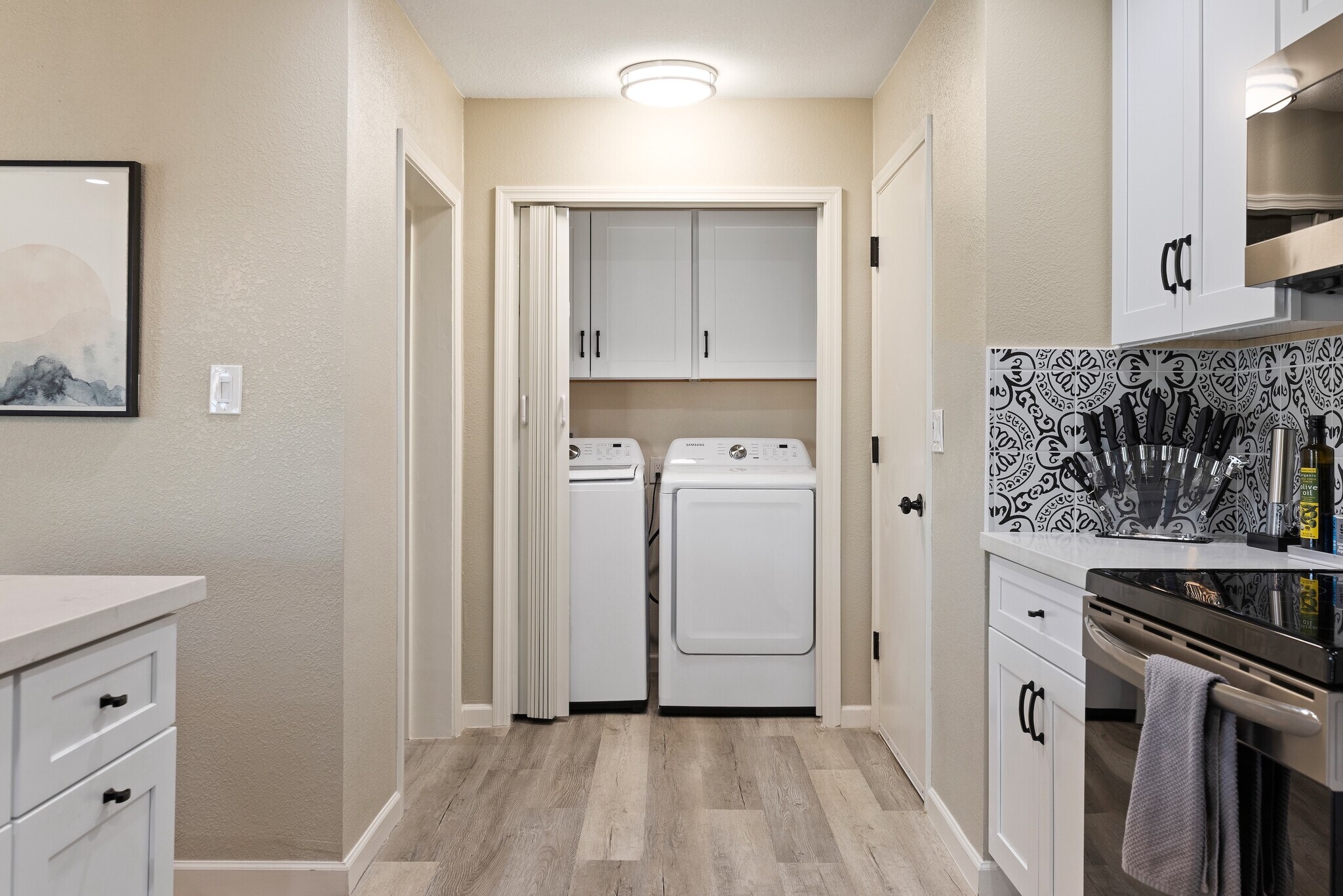 Laundry - 4445 E Sharon Dr