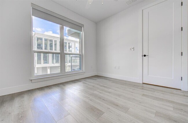 Building Photo - 1701 Simond Ave