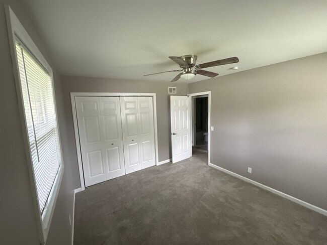 Building Photo - 382 Monaco Dr