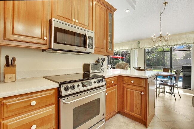 Building Photo - 211 E River Park Dr