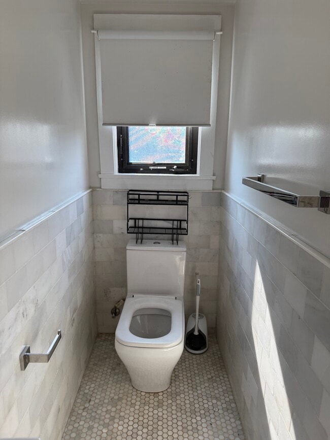 Building Photo - 1225 Stringer Ave