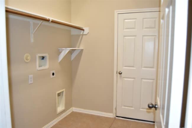 Building Photo - 18627 Summercliff Ln
