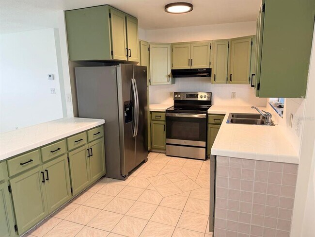 Building Photo - 2510 Sandalwood Dr