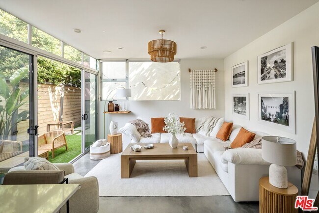 Building Photo - 844 California Ave