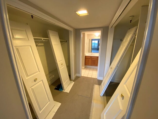 Building Photo - 2 Bed 2 Bath Condo in Bench Tower Condomin...