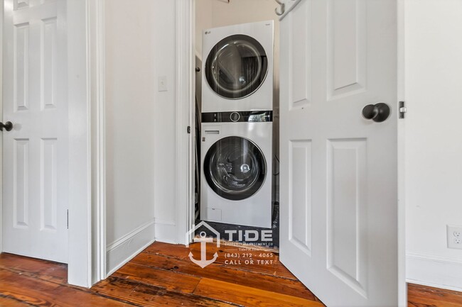 Building Photo - Walkable Downtown Living