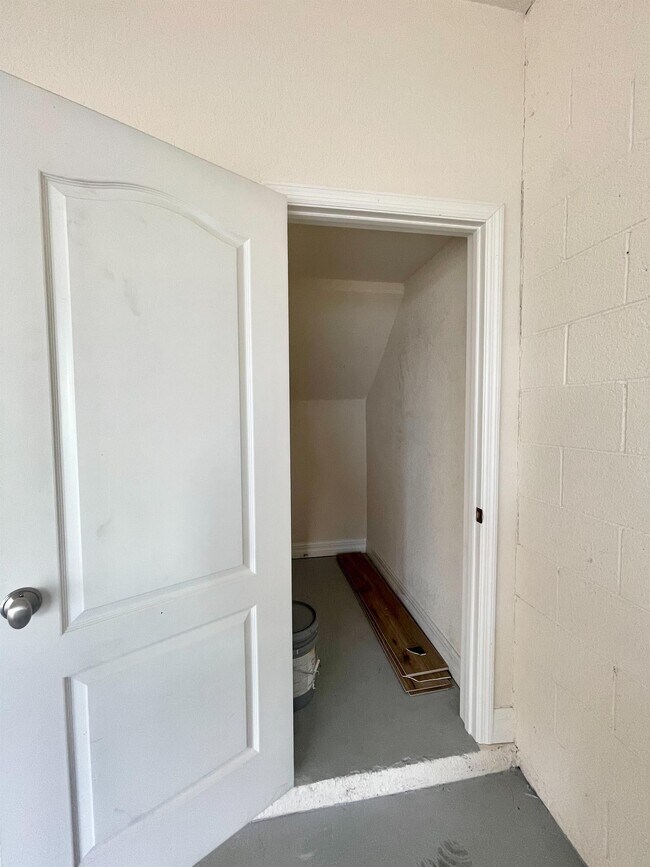 Building Photo - 10132 Eagle Creek Center Blvd