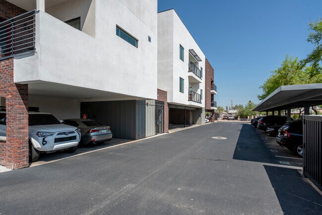 Building Photo - 475 N 9th St