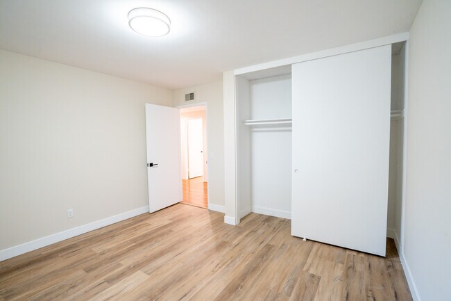 Building Photo - 920 Stewarton Way