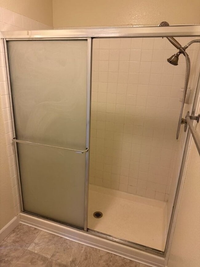 Building Photo - Updated 4 Bedroom 2.5 Bath Vacaville *Star...