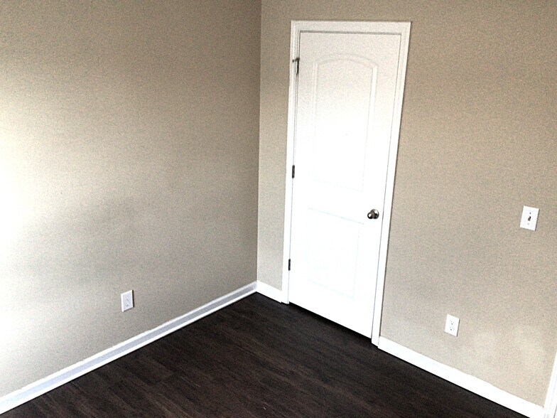 Building Photo - 922 Wolfpack Way