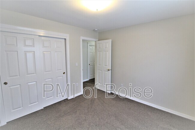 Building Photo - 716 Kimberly Ct