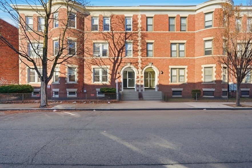 Building Photo - 70 Empire St