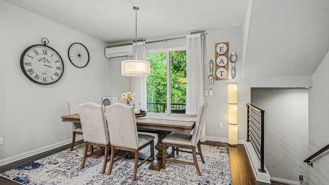Building Photo - Modern Corner Townhome with Split AC & 2-Car Garage Near Alderwood Mall