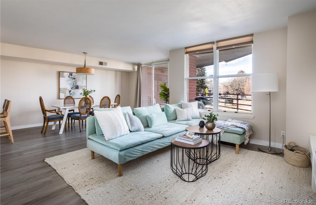 Building Photo - Updated 2 Bed 2 Bath in Denver's Mayfair N...