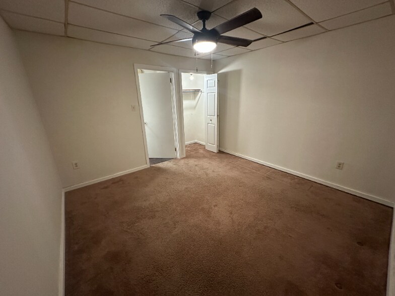 Building Photo - 516 Oakwood St