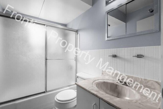 Building Photo - Updated 2 Bed 1 Bath in Florissant