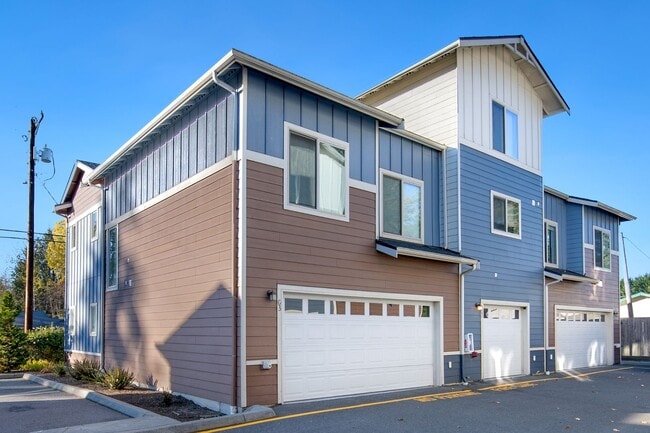 Building Photo - Pinnacle Townhomes