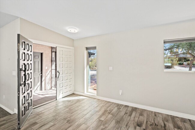 Building Photo - Charming home located in Indian Ridge Esta...