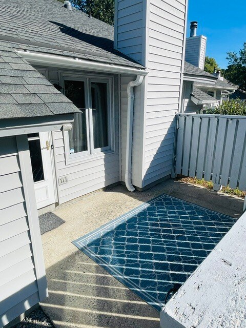 Building Photo - 11 Mulberry Ln