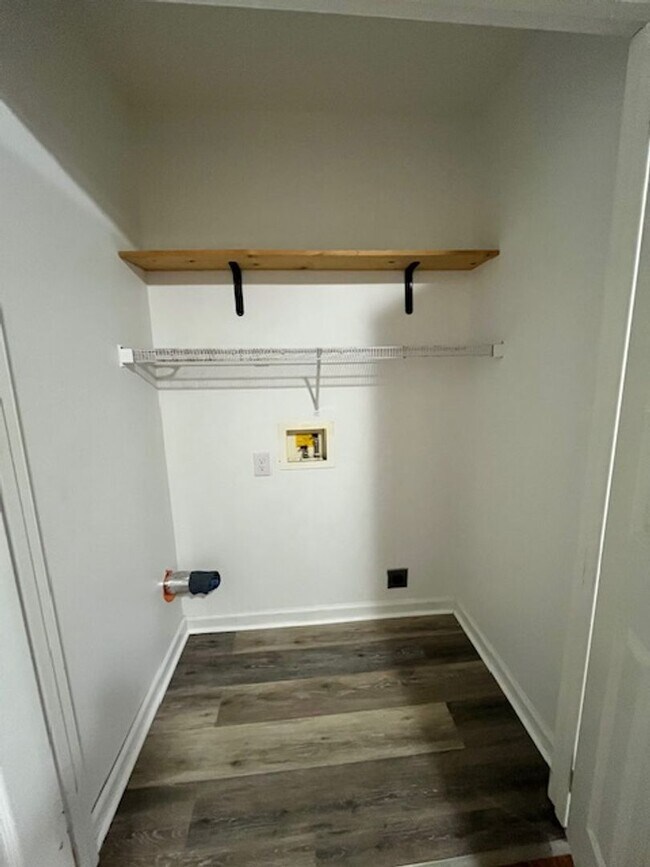 Building Photo - Stunning 2-bedroom, 2.5-bathroom townhouse