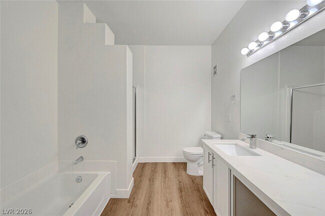 Building Photo - 2291 W Horizon Ridge Pkwy