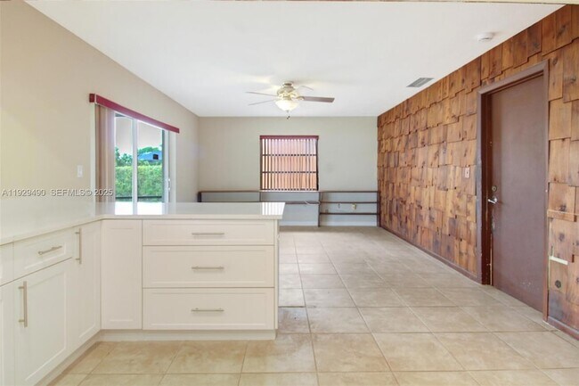 Building Photo - 10962 SW 117th St