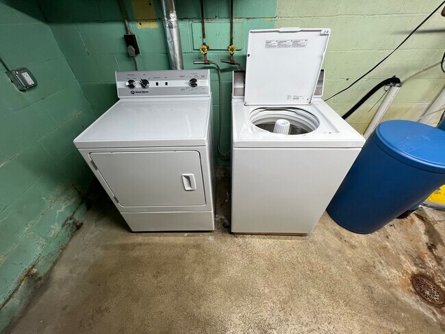 Building Photo - 114 10 1/4 St SE