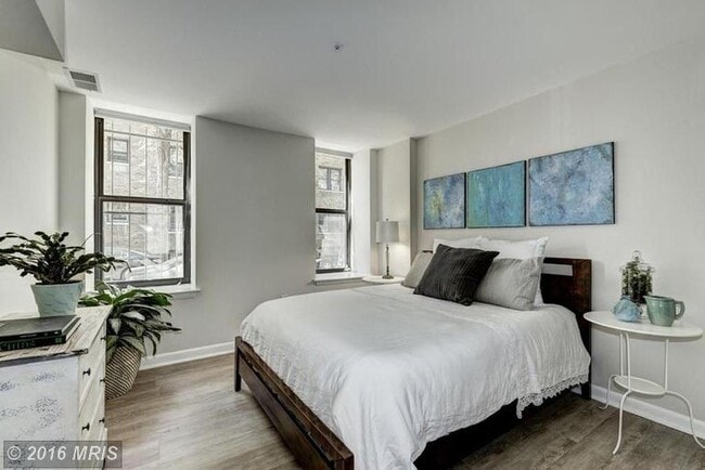 Building Photo - $500 Off for a lease start by 12/15 Availa...