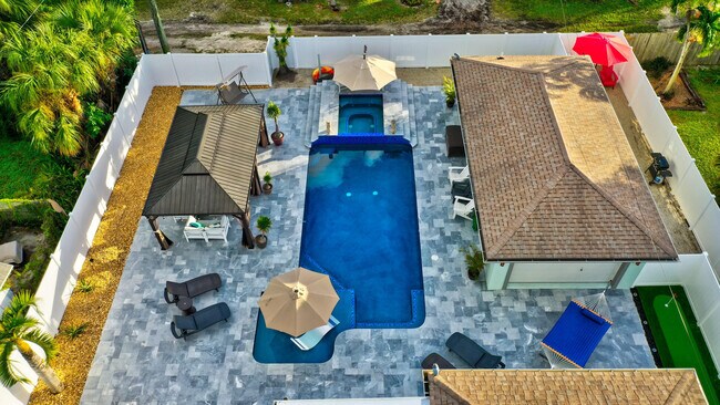 Building Photo - 310 Gulfstream Dr