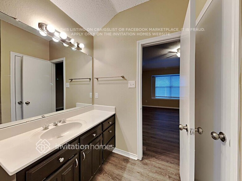 Building Photo - 5601 Heatherglen Terrace