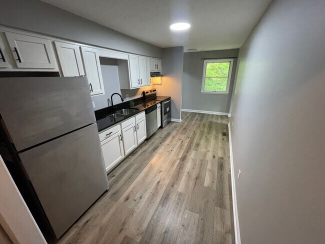 Building Photo - 91-93 Meadowbrook Drive Duplex