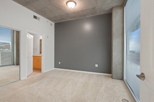 Building Photo - 400 W Peachtree St NW