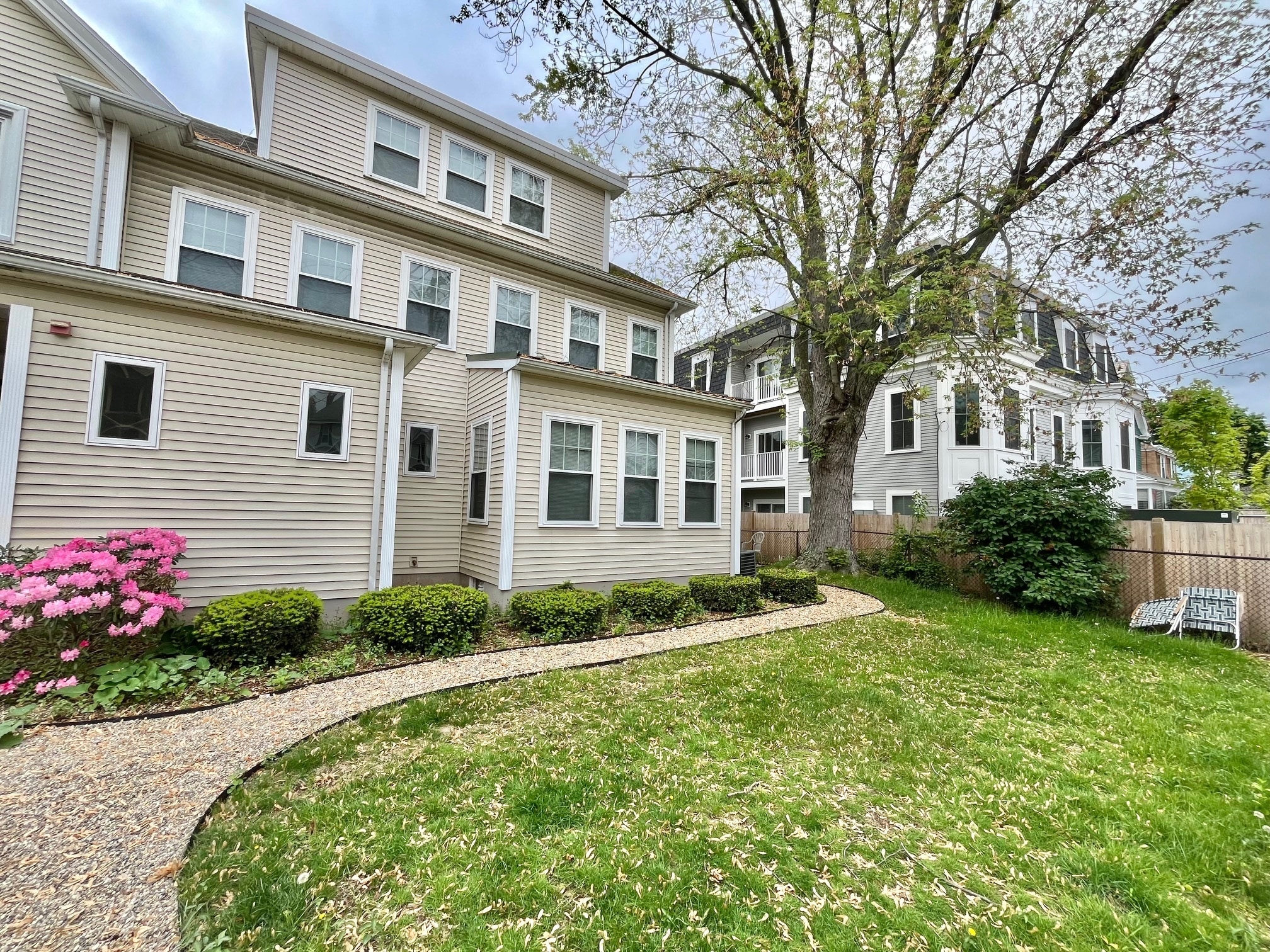 Building Photo - 17 Raymond St