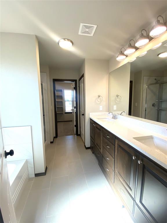 Building Photo - 4200 Royal Garden Dr