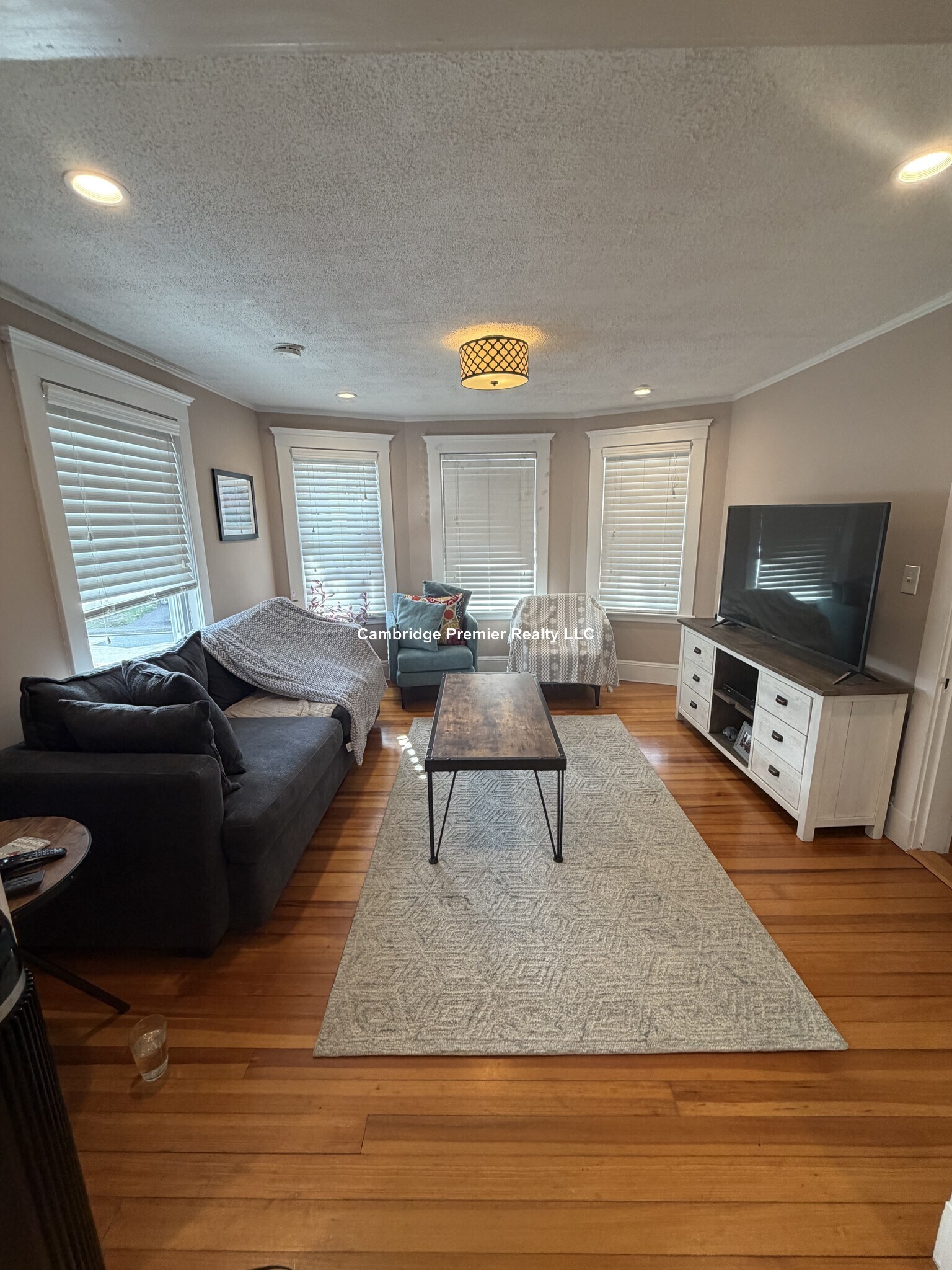 Building Photo - 538 Main St