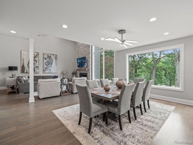 Building Photo - 3511 Lakecrest Dr