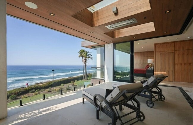 Building Photo - Luxury Coastal Escape w/ Resort-Style Amen...