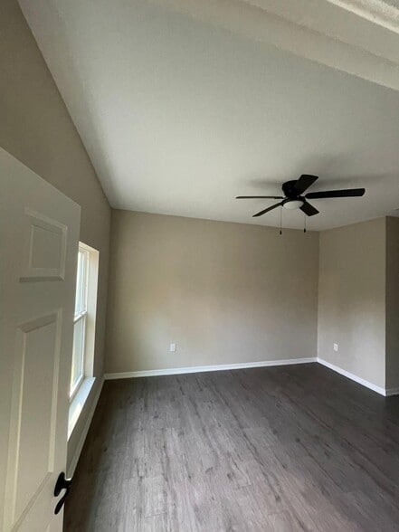 Building Photo - 6270 W Oak Park Blvd