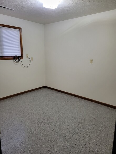 Building Photo - 211 W Glenmore Dr