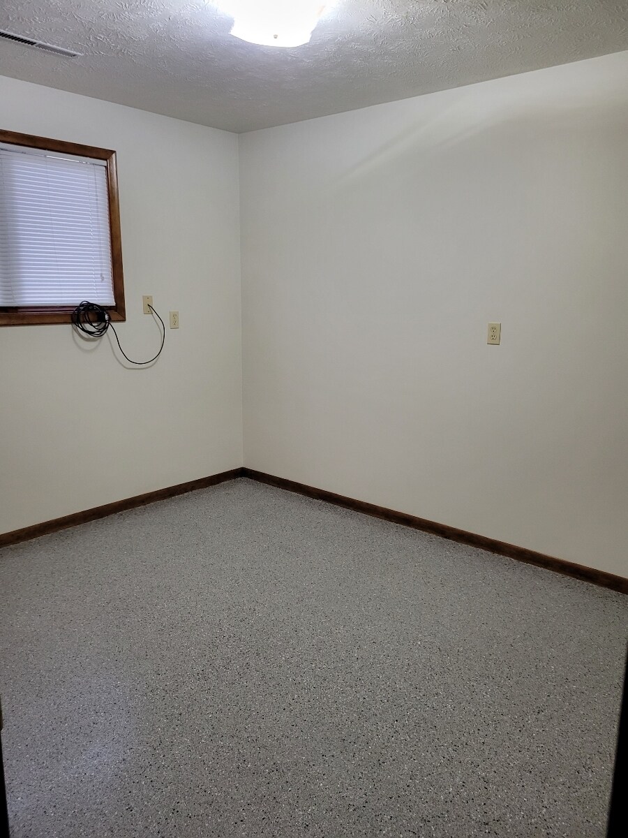 Building Photo - 211 W Glenmore Dr