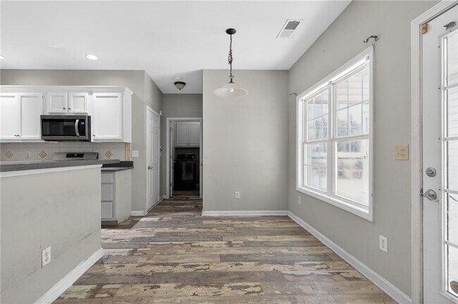 Building Photo - 1136 Mason Lee Ave SE